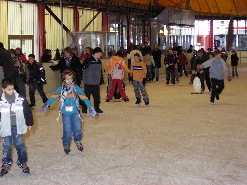 P1110218.JPG - Gleich zu Beginn des neuen Jahres - der traditionelle Eislauftag der Gutenberg-Schule am 11. Januar 2008.