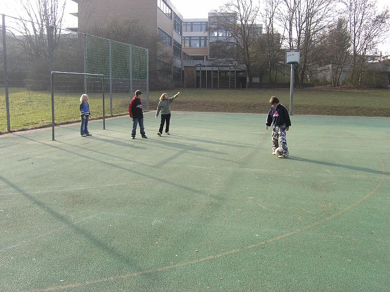 P1290100.JPG - Kooperation mit dem Jugendhaus Orschel-Hagen - Bastel- und Sport-AG