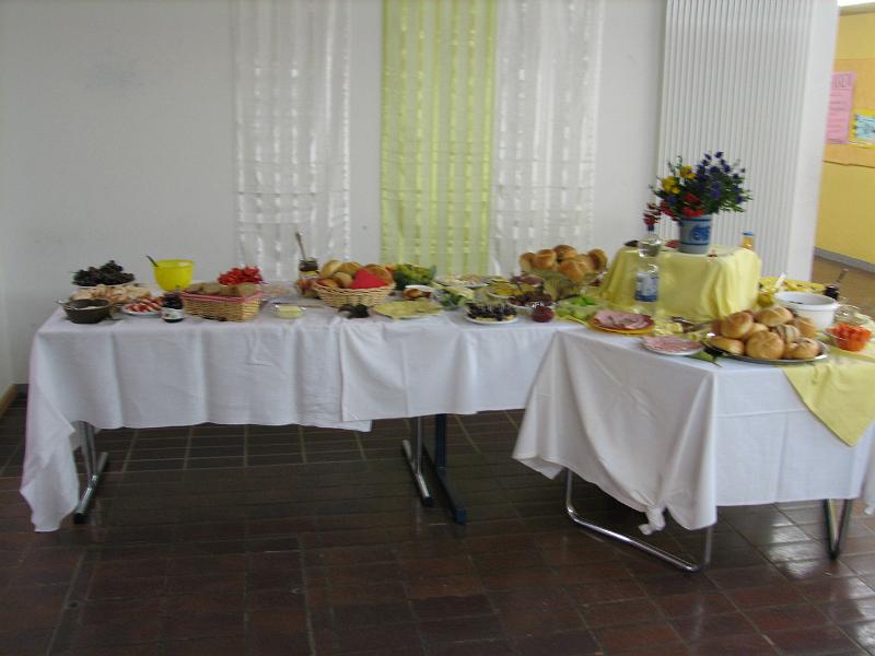 IMG_8724.JPG - Üppig, lecker, gesund und vielseitig!Das Buffet der Unterstufe beim diesjährigen Herbstfrühstück.