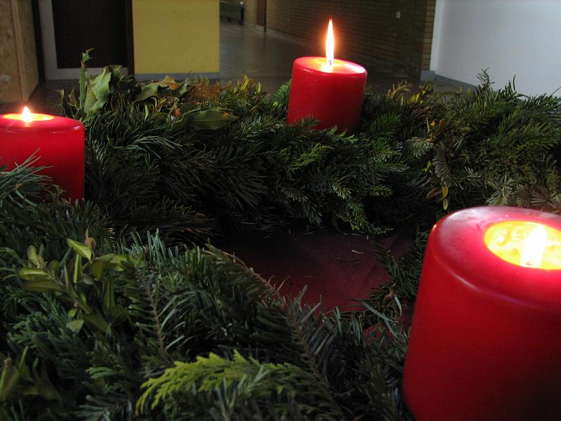 IMG_9042.JPG - Unser Adventskranz im Foyer.