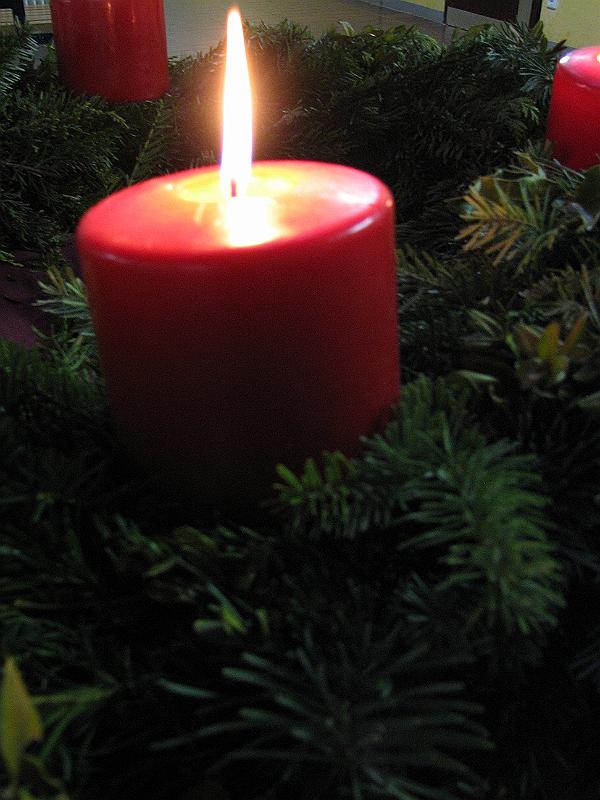 IMG_9044.JPG - Unser Adventskranz im Foyer.