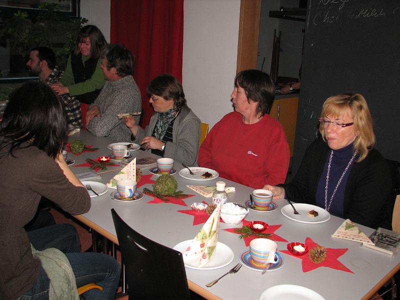 IMG_9048.JPG - Zum 2. Mal - und schon ein fester Bestandteil im Jahreskreis an der Gutenberg-Schule - der Adventskaffee für außerschulische MitarbeiterInnen.