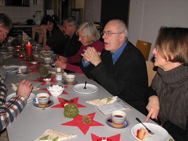 IMG_9050.JPG - Zum 2. Mal - und schon ein fester Bestandteil im Jahreskreis an der Gutenberg-Schule - der Adventskaffee für außerschulische MitarbeiterInnen.