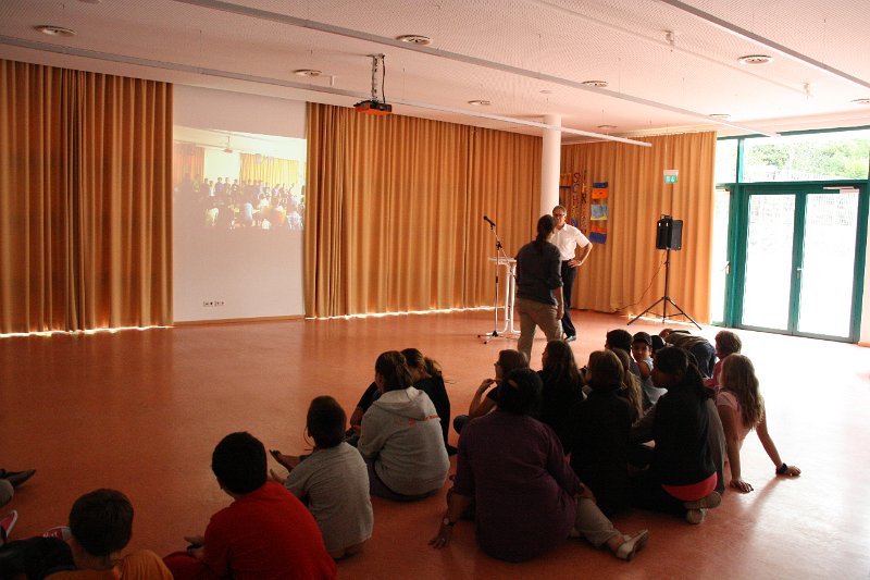 IMG_0690.JPG - Eine Diashow mit Eindrücken des zurückliegenden Schuljahres lässt Erinnerungen an die verschiedenen Aktionen noch einmal aufleben.